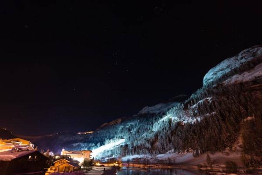 Chalet Chardons Hostel Тінь Екстер'єр фото