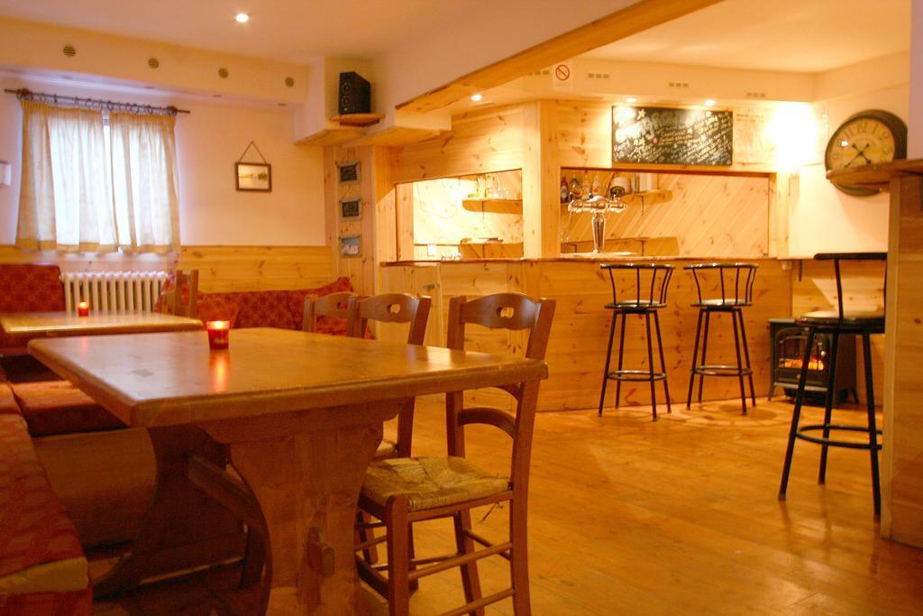 Chalet Chardons Hostel Тінь Екстер'єр фото