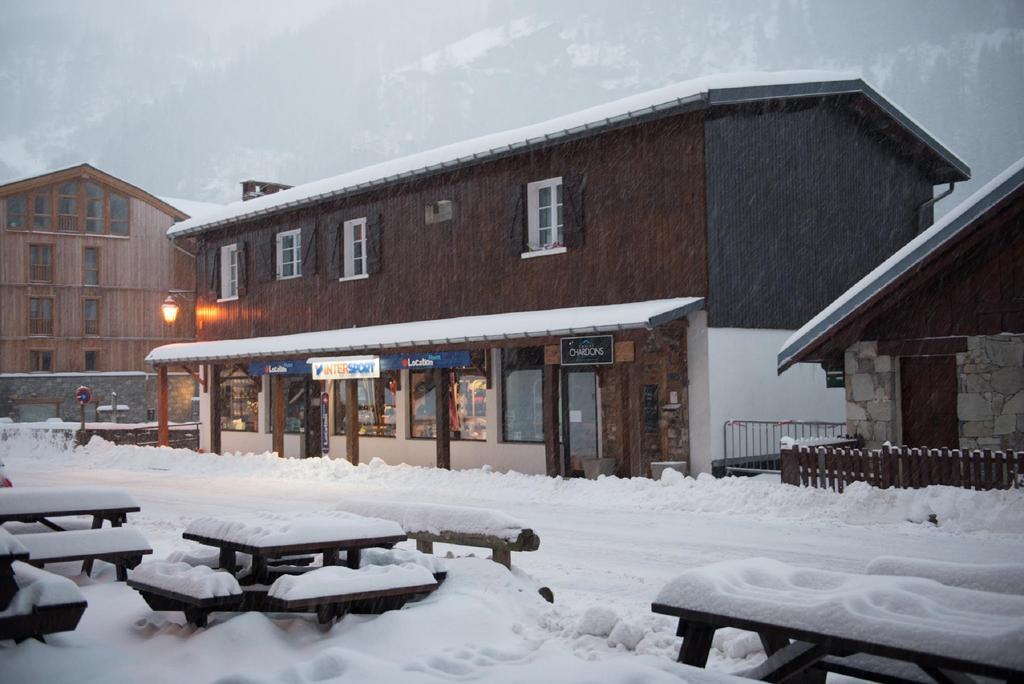 Chalet Chardons Hostel Тінь Екстер'єр фото